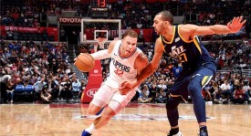 NBA雄鹿队字母哥绝杀逆袭，运气助力惊险获胜